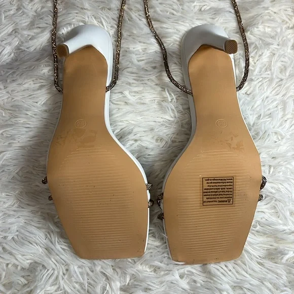 Fashion Nova Women’s Size 6-1/2 Sparkly Gold Strappy Heals - Picture 6 of 6